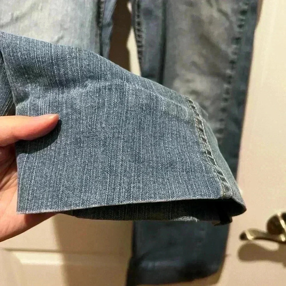 Old Navy Low Rise Boot Cut Size 2 Jeans - Picture 4 of 11
